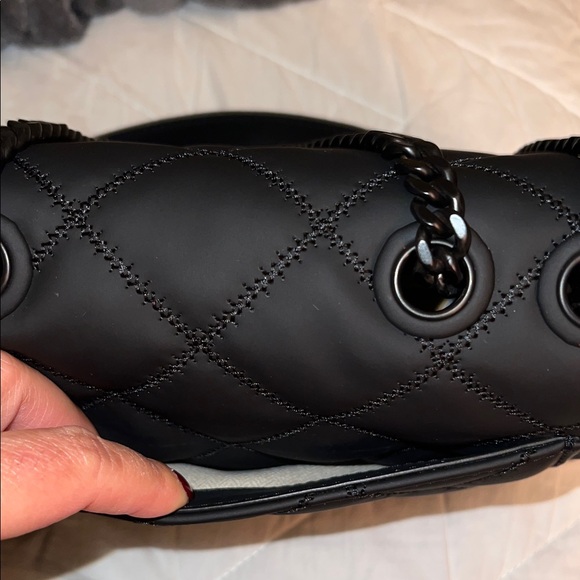 Tory Burch Black Quilted Shoulder Bag - Picture 7 of 8